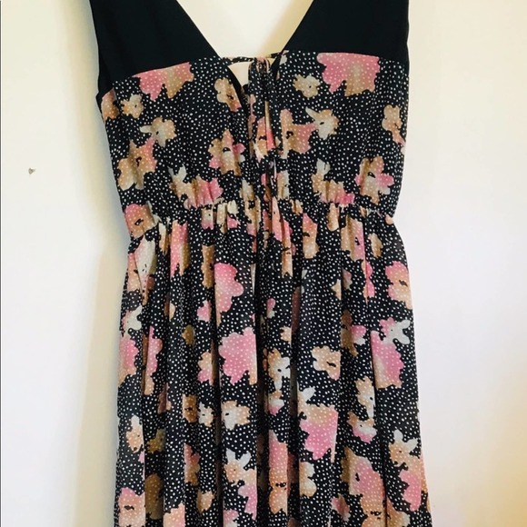 Pins & Needles Floral Polka Dot V-Neck Size Medium - Picture 7 of 12